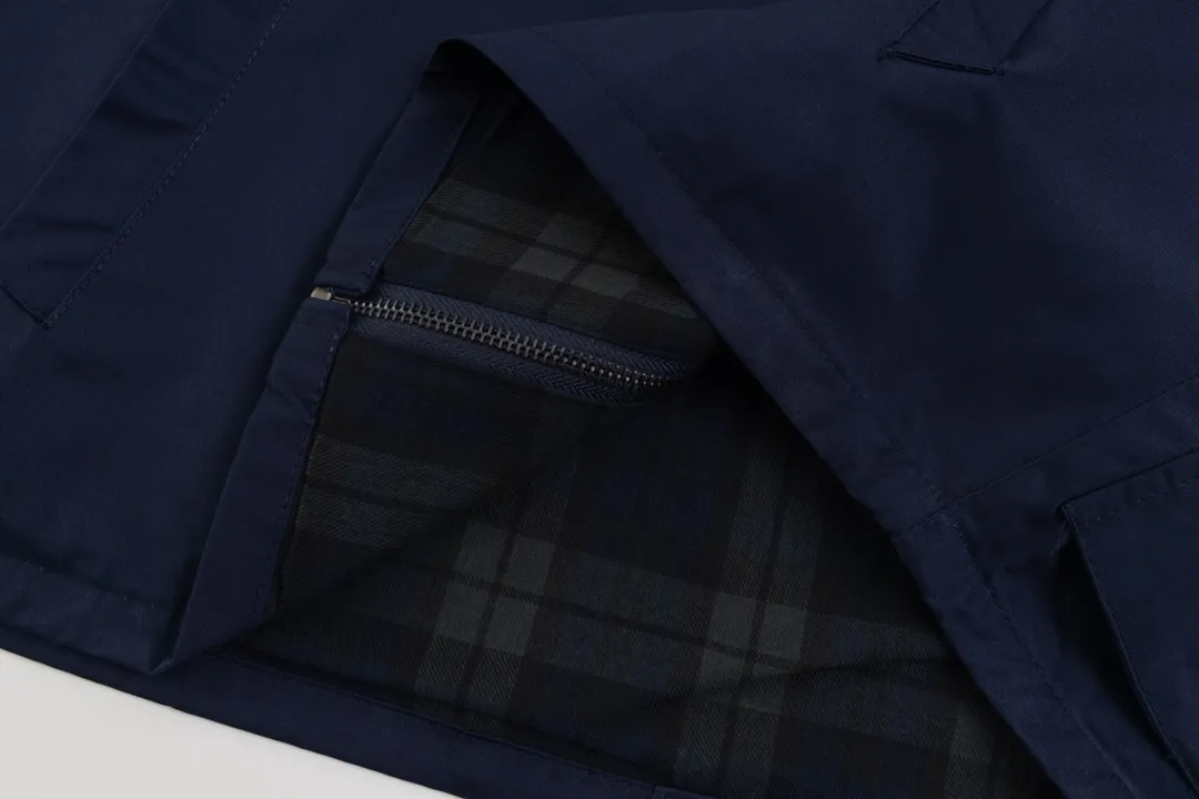 P306 💰Ralph Lauren/Ralph Lauren American vintage classic lapel old cadre retro jacket, thickened in autumn and winter, woolen lining, classic design, timeless classic, thick cotton fabric, showing a sense of vintage, collar and cuffs colorful plaid embellishment, looks good on both men and women, comfortable and comfortable, focuses on relaxed retro YYDS, one for each man and woman, an indispensable piece for autumn and winter, the hottest jacket at the moment The 100% cotton twill is thick and thick, and the pure cotton colorful plaid lining is distinguished by digital printing in the market. Exquisite embroidery. The Harrington jacket has a loose fit, is short and fat, and is super versatile. It is clean-fitting and is perfect for men and women!   Color: Khaki Navy Black Size: M/L/XL Item No.: 101579
